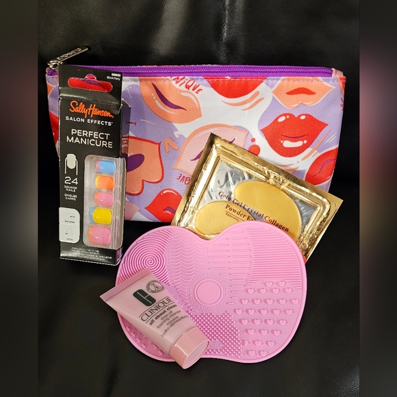 Clinique Beauty Bundle Five Piece Set New Without Tags - Picture 3 of 7